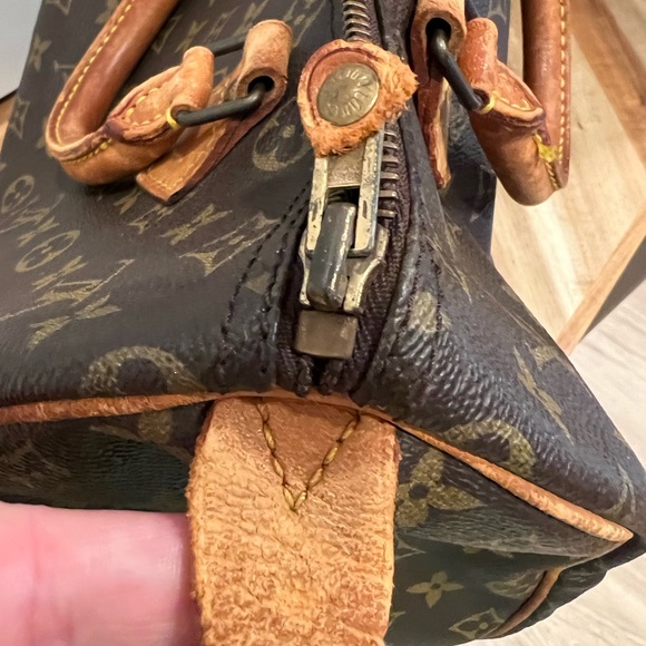 Louis Vuitton Monogram Speedy Tote - Picture 13 of 16